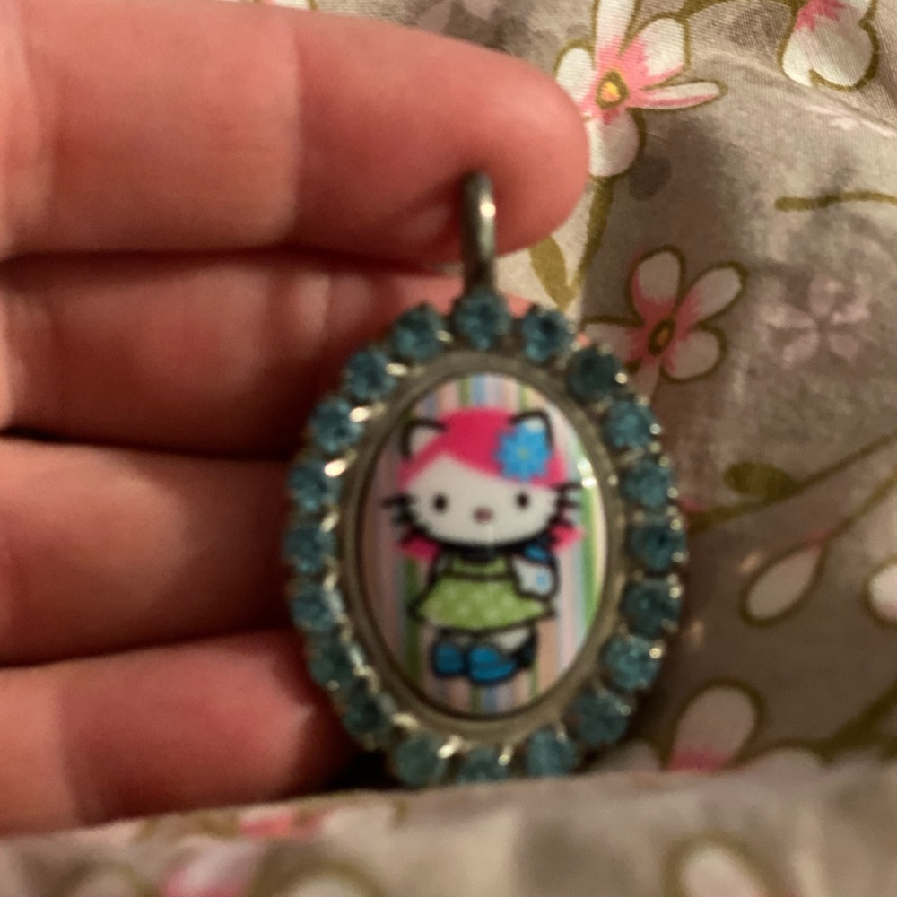 Vintage Tarina Tarantino pink hello kitty pendant